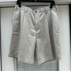 NWT MEN’s Bill Glass gray beige khaki shorts size 32